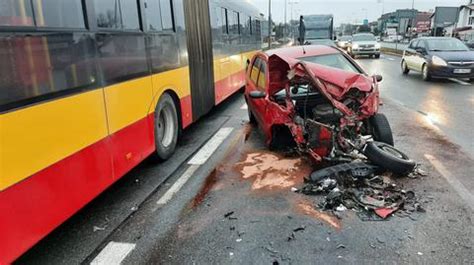 Warszawa Radzymi Ska Kolizja Miejskiego Autobusu I Trzech Aut