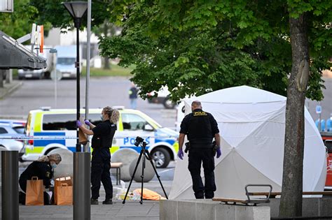 Su De Un Adolescent Tu Dans Une Fusillade Stockholm