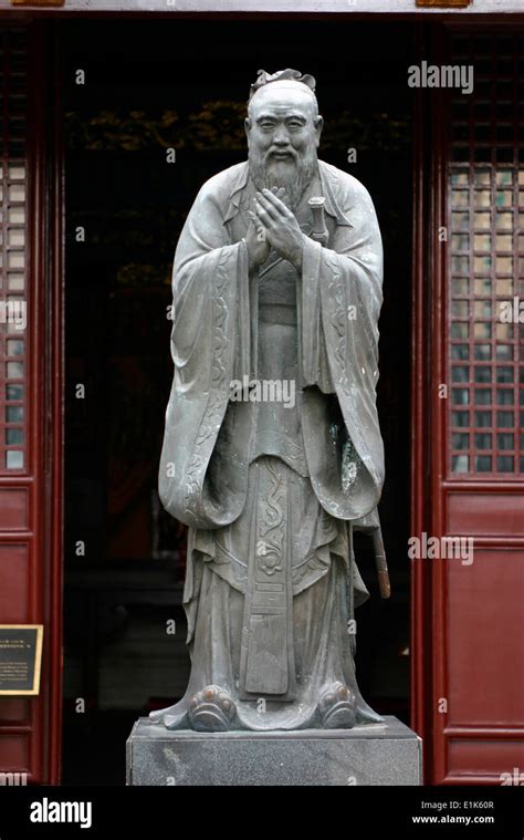 Statue of Confucius in the Shanghai Confucius temple Stock Photo - Alamy