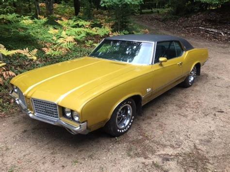 1972 Oldsmobile Cutlass Supreme Gold