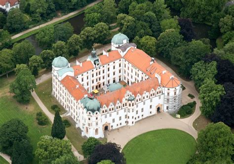 Celle von oben Gebäude und Parkanlagen des Schloss Celle im