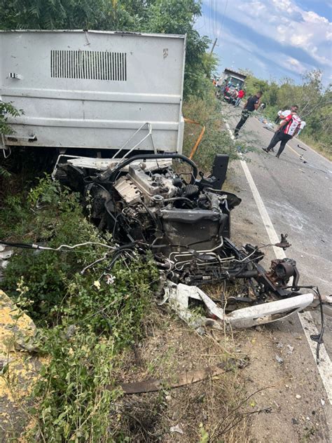 Tres Personas Muertas Y Una Herida Tras Choque Entre Camión Y Autobús