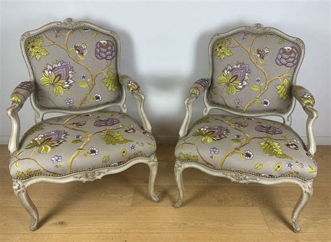 Paire de fauteuils Louis XV estampillés C L Burgat XVIIIe siècle N