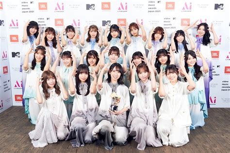 日向坂46「ってか」を躍動感たっぷりに披露、金村美玖「光栄な賞をいただけてうれしい」（コメントあり） 音楽ナタリー