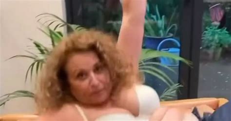 Loose Women S Nadia Sawalha Strips To Bra As She S Praised For Very