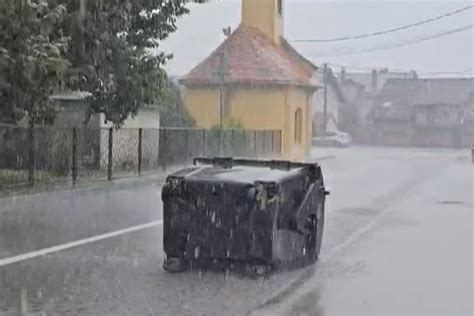 Tuča poharala sjever Hrvatske Bilo je grozno padale su grane jaka