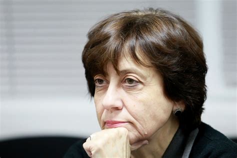 Ренета Инджова: Политическото битие – по-далеч от пазара "Кирков ...