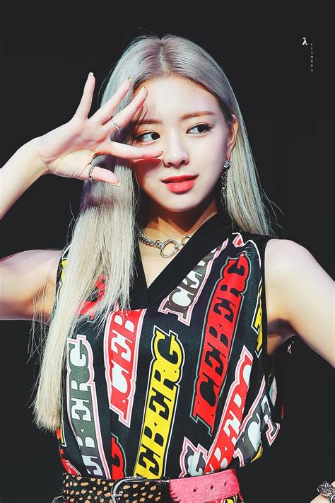 Itzy Yuna 190729 Comeback Showcase Icy Itzicy Gadis Korea Gambar