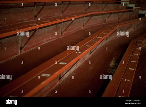 Bleacher Row Crowd Hi Res Stock Photography And Images Alamy