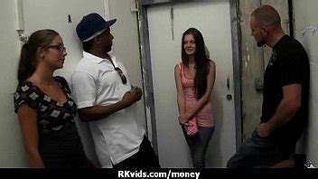 Qué puedes hacer por algo de efectivo 16 XVIDEOS