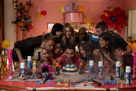 Critique De Sense8 Saison 2 Le Grand Retour De La Série Du Cœur Et