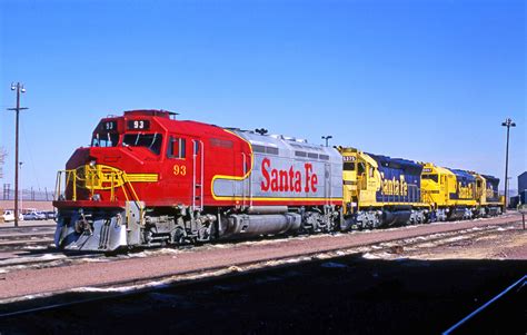 Santa Fe 93: Historic diesel locomotive needs extreme makeover - Trains