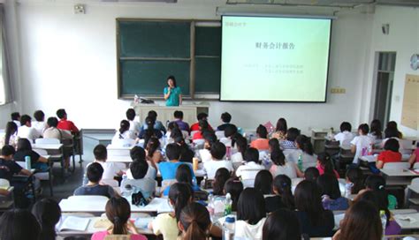 经管学院邀请北工商欧阳爱平教授为学生授课 北方工业大学 经济管理学院