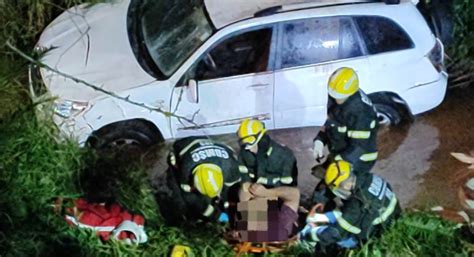 Motorista Perde Controle Do Carro E Cai De Ribanceira De Metros Em