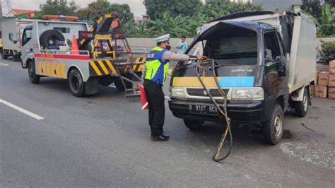 Kecelakaan Hari Ini Di Jakarta Utara Pecah Ban Belakang Mobil Boks