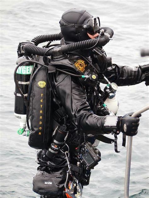 Pin on Fotografías Submarinas | Technical diving, Scuba girl wetsuit ...