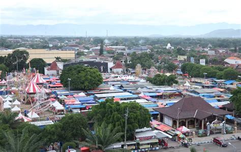 Rp Miliar Duit Beredar Di Pasar Malam Di Alun Alun Ponorogo Pemkab