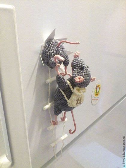 Магнит на холодильник ' Мышки-воришки'. | Crochet mouse, Crochet ...