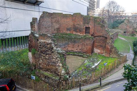 Incredible Pictures Show The Ruins Of Ancient Roman City Of Londinium