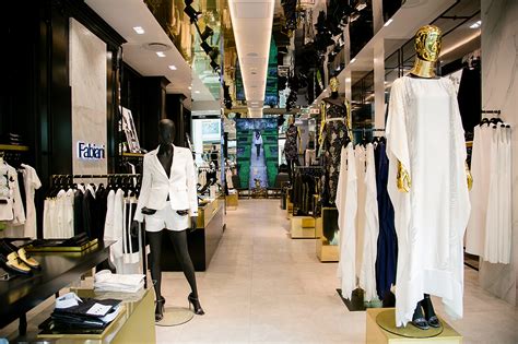 Fabiani Women Canal Walk on Behance