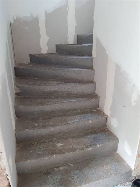 Eine Steintreppe Mit Stark Ausgetretenen Stufen Renovieren Der