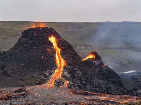 I Took Pictures Next To The Erupting Volcano In Iceland Andys Travel