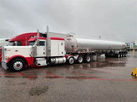 2016 Peterbilt 389 Sleeper Semi Truck - CAA Heavy Equipment