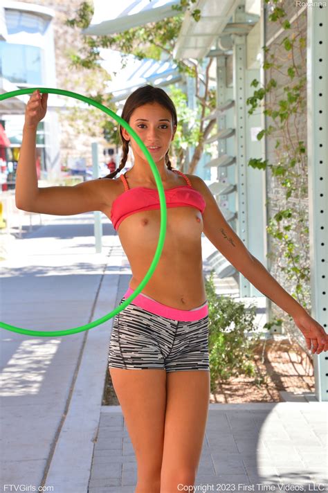 Amateur Babe Roxanna Poses Naked And Teases With Her Trimmed Pussy CoedCherry