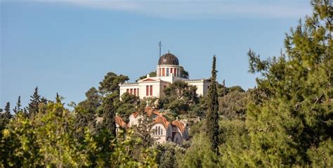 Vista Del Observatorio Nacional De Atenas Grecia Desde Las Calles De