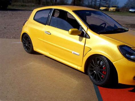 Modellino In Miniatura Renault Clio 3 RS 1 18 Solido Giallo Sirius