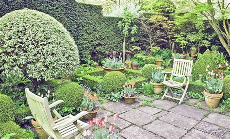 51 Beautiful Small Garden Ideas for Your Outdoor Space