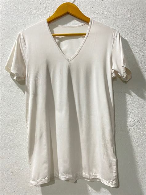 Inner Tshirt Airism Uniqlo Men S Fashion Activewear On Carousell