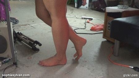 HD Walking Naked Showing Off Legs Foot Works Fetish Kingdom Clips Sale