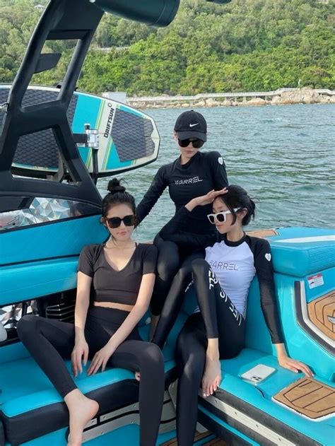 Pin Oleh KkimmY Di Bestie Poses Foto Teman Pemotretan Pose