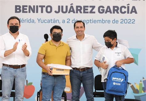 El Gobernador Mauricio Vila Dosal Contin A Entregando Uniformes Y