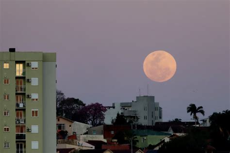 SUPERLUA Veja fotos da lua azul desta quarta feira Notícias Jornal NH