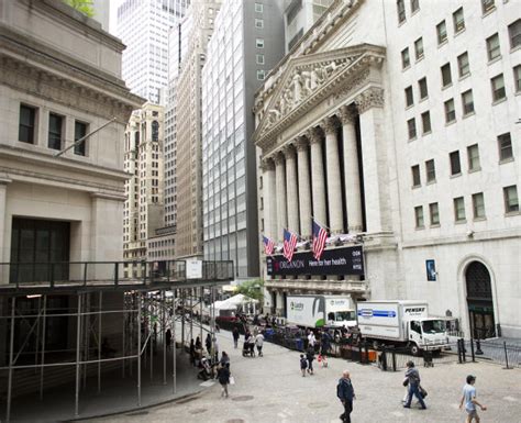 stock market news  updates sp  dow dip  oil price