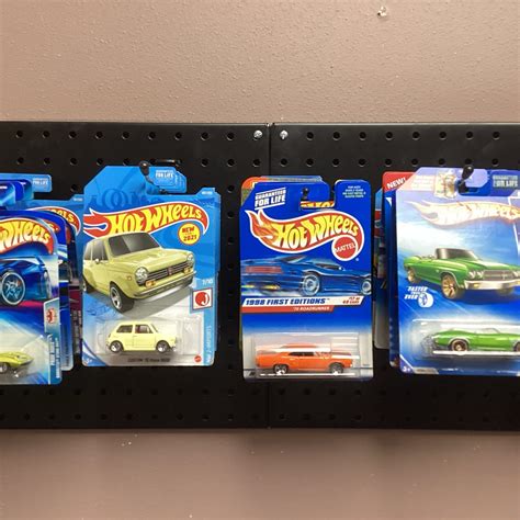 Main Line Hot Wheels Car Rrow