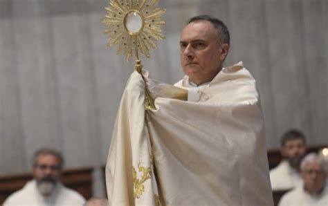 St Peter’s Basilica to hold monthly Eucharistic adoration on portico