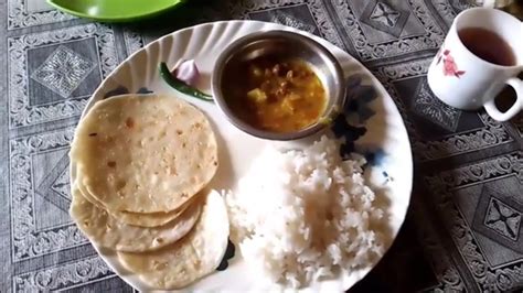 Kitchen Mein Khana Banate Hue Youtube