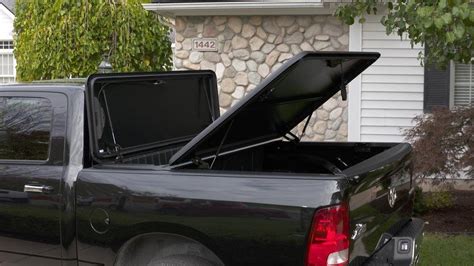 The Most Secure Dodge Ram 2500 Tonneau Covers Wbuilt In Toolbox Stowe Cargo 2 In 1 Dodge Ram