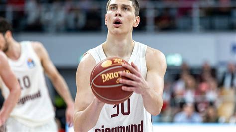 Bayern Basketballer Geben Toptalent Kharchenkov Profivertrag Sports