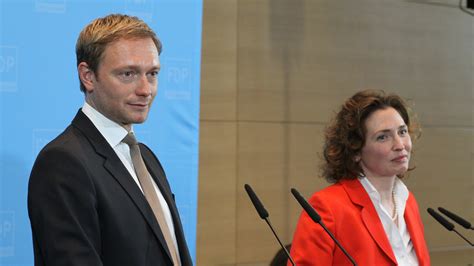 Neustart Lindner schlägt Nicola Beer als FDP Generalsekretärin vor