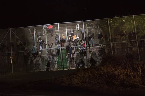 Photo Hundreds Of Migrants Scale Fence From Africa To Europe TIME