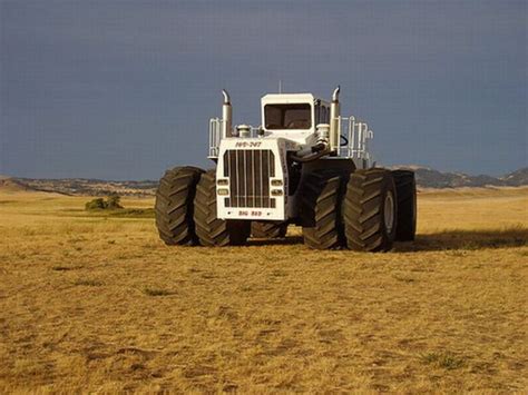 One of the Biggest Tractors in the World (8 pics) - Izismile.com