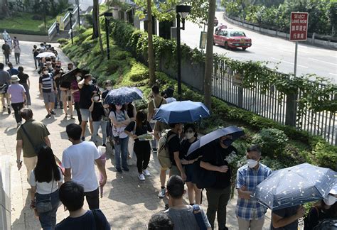 英女王駕崩｜英國駐港總領事館設弔唁冊 千計市民排隊3小時悼念 1552 20220912 港聞 即時新聞 明報新聞網