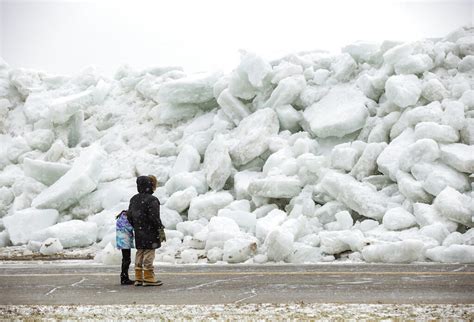 Tsunami de hielo azota Estados Unidos y deja imágenes apocalípticas