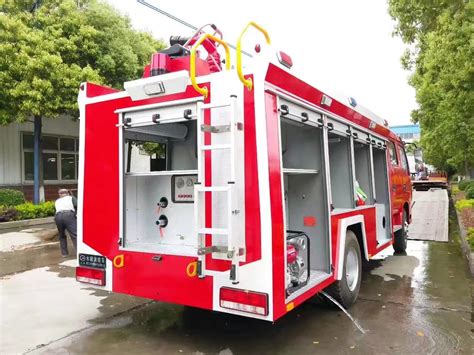 Dong Feng 4x2 1500L Water Tank And 500L Foam Tank Fire Fighting Truck