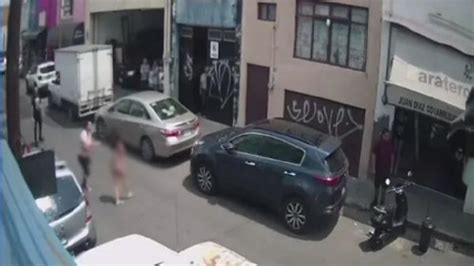 Desnudan Y Sacan A La Calle A Una Mujer Acusada De Robo En Guadalajara