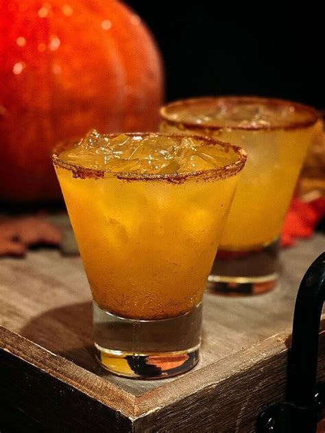 How To Make Bourbon Pumpkin Smash With Pumpkin Spice Syrup Foodtalk